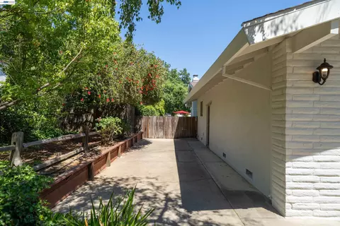 Exterior - 1600 Copenhagen Way, Carmichael, CA 95608 photo 13 of 15