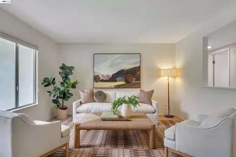 Living - 1600 Copenhagen Way, Carmichael, CA 95608 photo 2 of 8