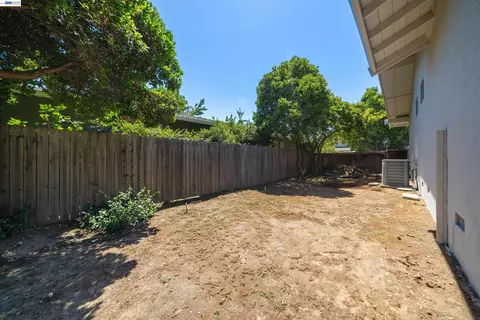 Exterior - 1600 Copenhagen Way, Carmichael, CA 95608 photo 10 of 15