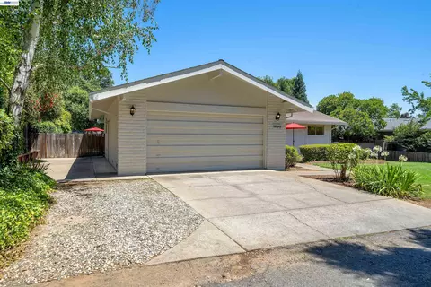 Exterior - 1600 Copenhagen Way, Carmichael, CA 95608 photo 2 of 15