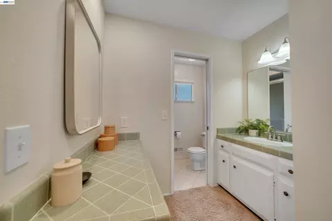 Bath - 1600 Copenhagen Way, Carmichael, CA 95608 photo 2 of 3