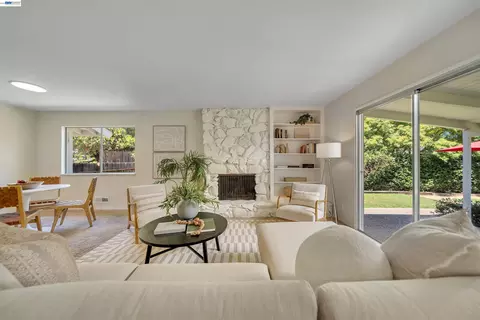 Living - 1600 Copenhagen Way, Carmichael, CA 95608 photo 4 of 8