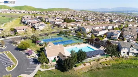 View/Area - 2811 E Sugar Hill Ter, Dublin, CA 94568 photo 6 of 10