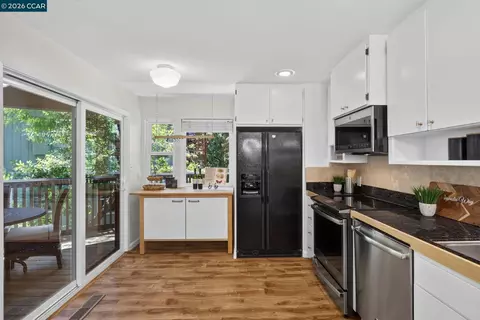 Kitchen - 911 Dewing Ave, Lafayette, CA 94549 photo 4 of 7
