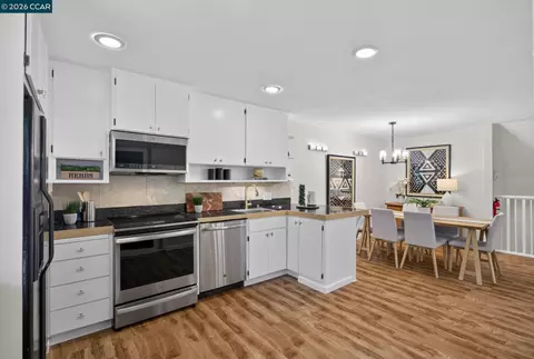 Kitchen - 911 Dewing Ave, Lafayette, CA 94549 photo 2 of 7