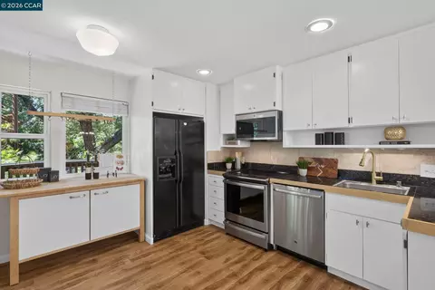 Kitchen - 911 Dewing Ave, Lafayette, CA 94549 photo 1 of 7