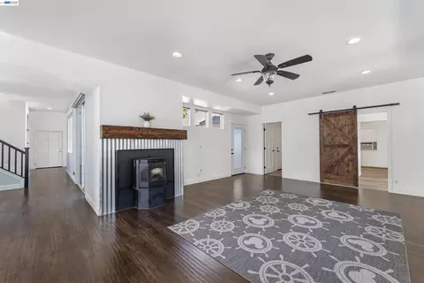 Living - 3009 Perry Ln, Tracy, CA 95377 photo 4 of 7