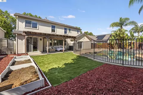 Exterior - 3009 Perry Ln, Tracy, CA 95377 photo 7 of 16