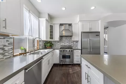 Kitchen - 3009 Perry Ln, Tracy, CA 95377 photo 3 of 3