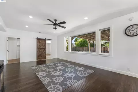 Living - 3009 Perry Ln, Tracy, CA 95377 photo 3 of 7