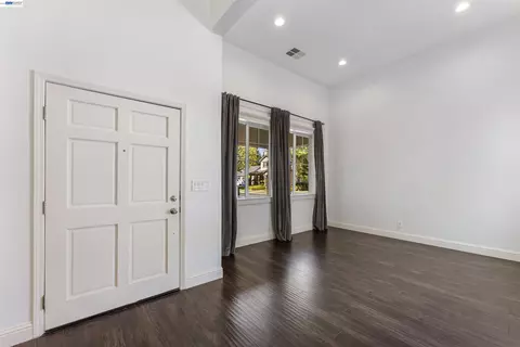 Entry Way - 3009 Perry Ln, Tracy, CA 95377 photo 2 of 6