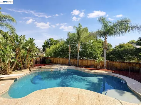 Exterior - 3009 Perry Ln, Tracy, CA 95377 photo 12 of 16