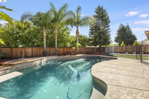 Exterior - 3009 Perry Ln, Tracy, CA 95377 photo 11 of 16