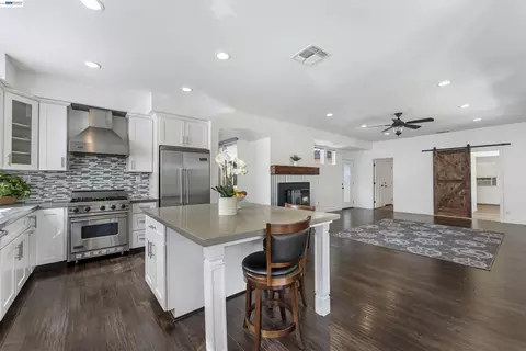 Kitchen - 3009 Perry Ln, Tracy, CA 95377 photo 2 of 3