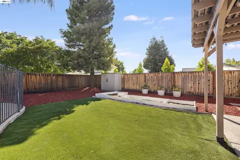 Exterior - 3009 Perry Ln, Tracy, CA 95377 photo 5 of 16