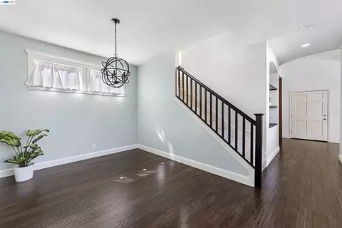 Entry Way - 3009 Perry Ln, Tracy, CA 95377 photo 3 of 6