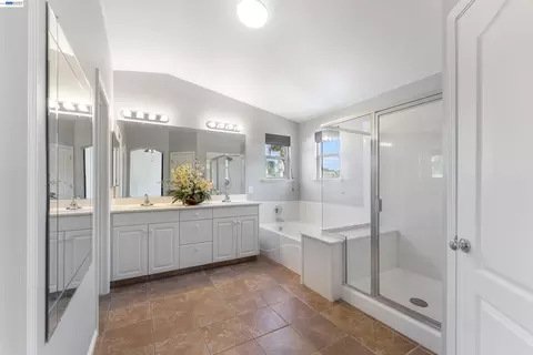 Bath - 3009 Perry Ln, Tracy, CA 95377 photo 5 of 5