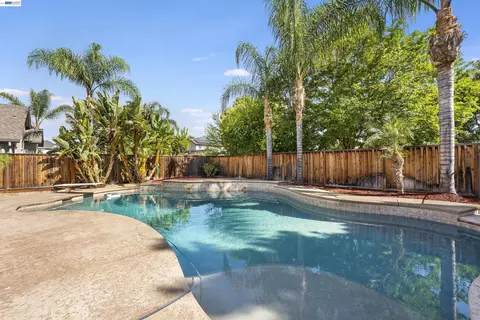 Exterior - 3009 Perry Ln, Tracy, CA 95377 photo 8 of 16
