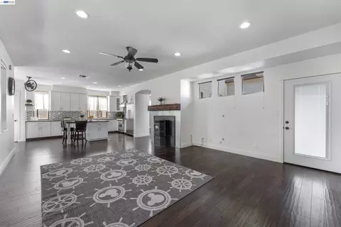 Living - 3009 Perry Ln, Tracy, CA 95377 photo 5 of 7