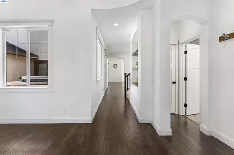 Entry Way - 3009 Perry Ln, Tracy, CA 95377 photo 1 of 6