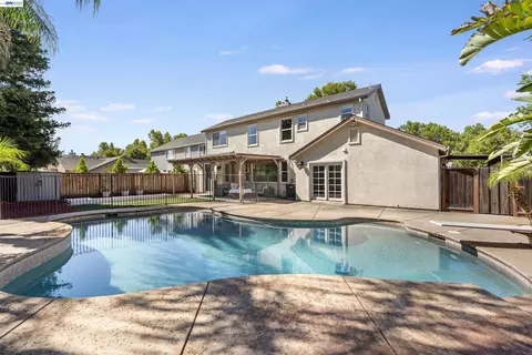 Exterior - 3009 Perry Ln, Tracy, CA 95377 photo 10 of 16