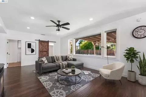 Living - 3009 Perry Ln, Tracy, CA 95377 photo 2 of 7