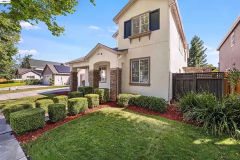 Exterior - 3009 Perry Ln, Tracy, CA 95377 photo 2 of 16