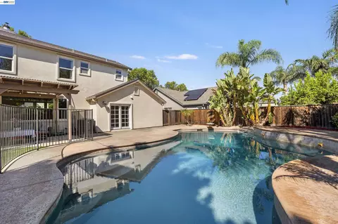 Exterior - 3009 Perry Ln, Tracy, CA 95377 photo 9 of 16