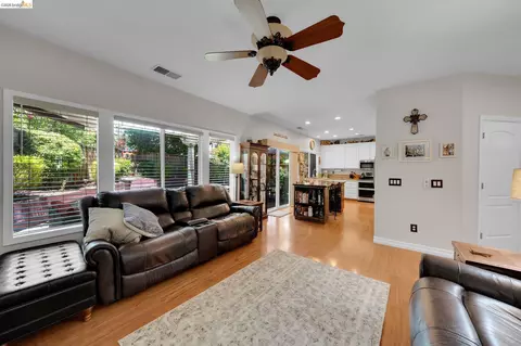 569 Apple Hill Dr, Brentwood, CA 94513