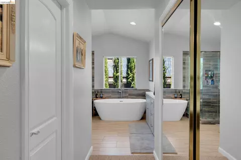 569 Apple Hill Dr, Brentwood, CA 94513