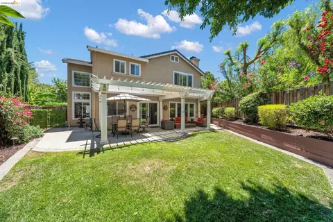 569 Apple Hill Dr, Brentwood, CA 94513