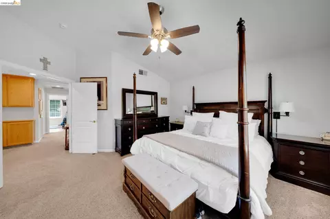 569 Apple Hill Dr, Brentwood, CA 94513