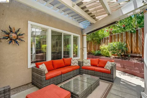569 Apple Hill Dr, Brentwood, CA 94513