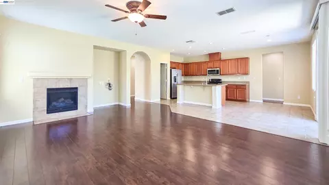 Living - 1899 River Run Dr, Linda, CA 95901 photo 3 of 4