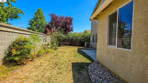Exterior - 1899 River Run Dr, Linda, CA 95901 photo 8 of 8