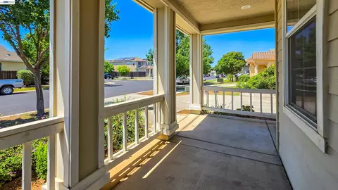 Exterior - 1899 River Run Dr, Linda, CA 95901 photo 3 of 8