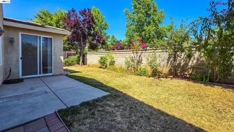 Exterior - 1899 River Run Dr, Linda, CA 95901 photo 5 of 8