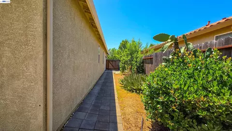 Exterior - 1899 River Run Dr, Linda, CA 95901 photo 6 of 8