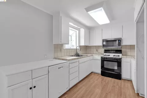 Kitchen - 36863 Elm St, Newark, CA 94560 photo 1 of 2