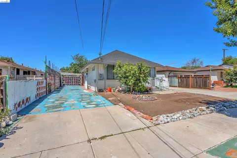 Exterior - 36863 Elm St, Newark, CA 94560 photo 3 of 20