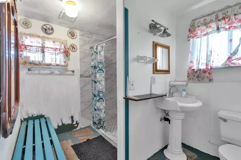Bath - 36863 Elm St, Newark, CA 94560 photo 3 of 5