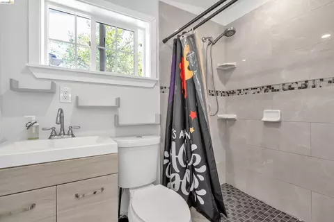 Bath - 36863 Elm St, Newark, CA 94560 photo 2 of 5