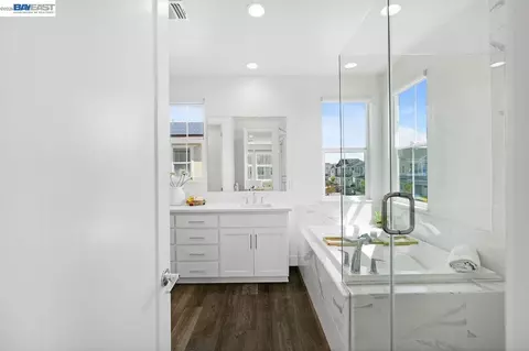Bath - 8315 Bluff Way, Newark, CA 94560 photo 2 of 3