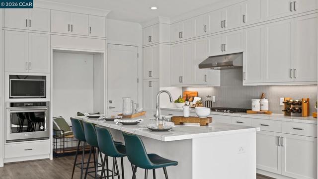 3514 Lakeshore Ave, Tracy, CA 95377