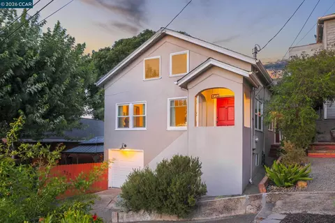 425 Bay St, Crockett, CA 94525