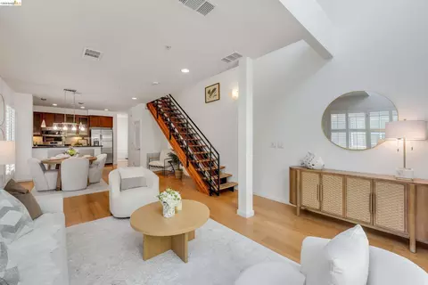 6466 Hollis St #334, Emeryville, CA 94608