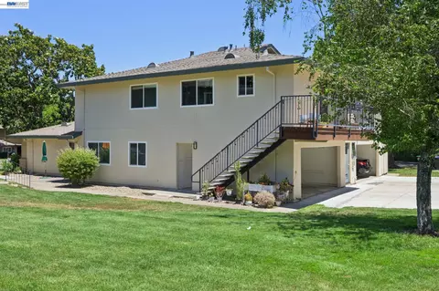 2122 Arroyo Ct #2, Pleasanton, CA 94588