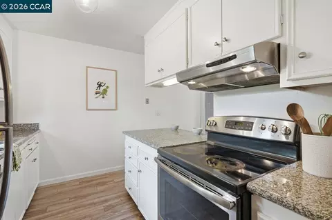 Kitchen - 2115 Central #5, Alameda, CA 94501 photo 3 of 3