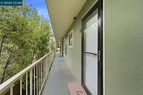 Entry Way - 2115 Central #5, Alameda, CA 94501 photo 4 of 6