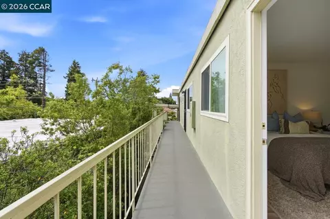Entry Way - 2115 Central #5, Alameda, CA 94501 photo 5 of 6